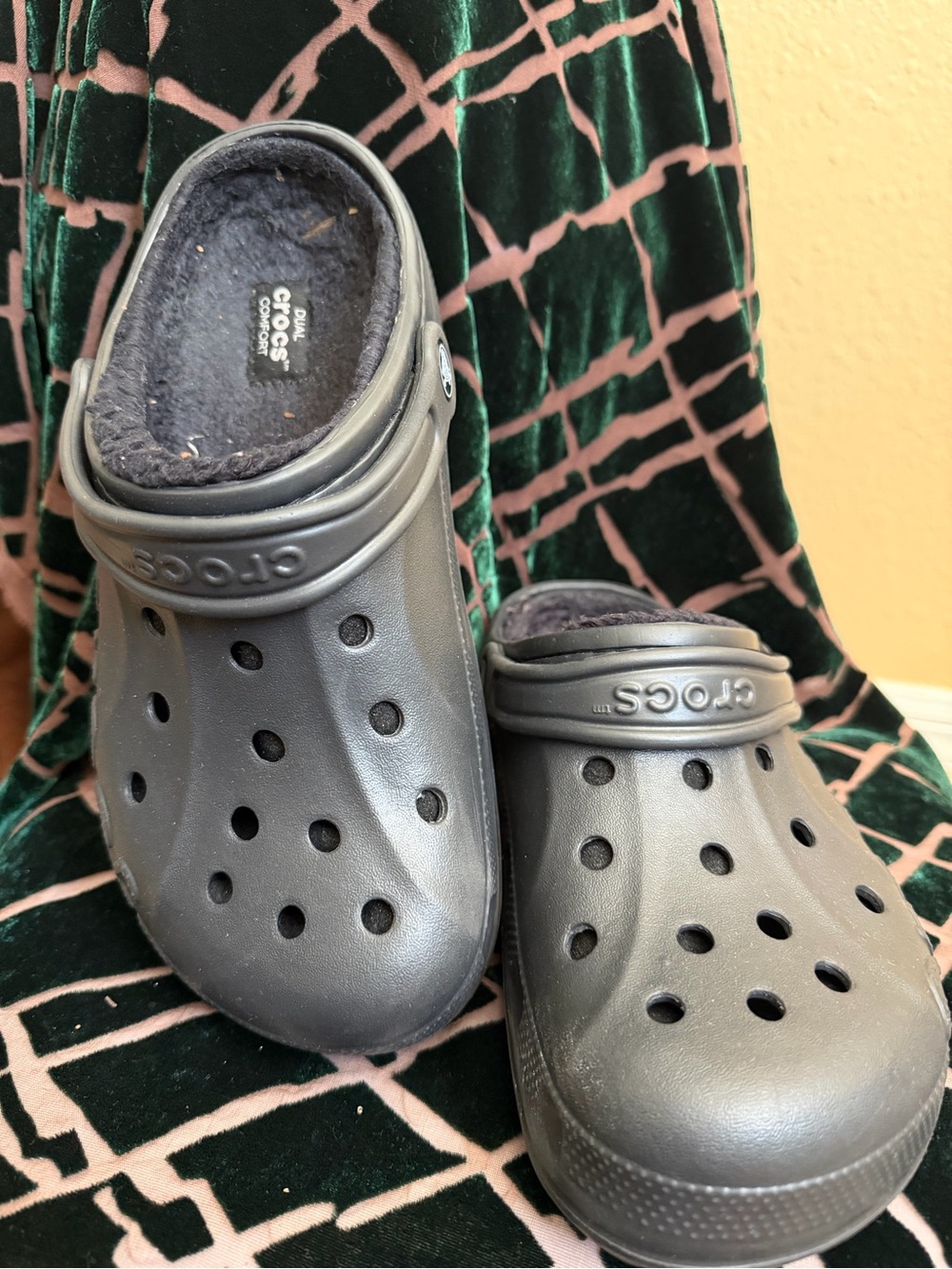 CROCS Classic Lined Clog in Charcoal Gray